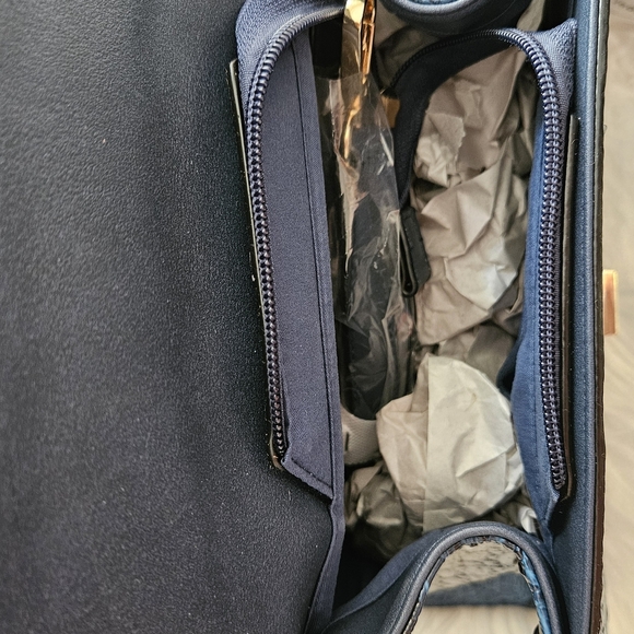 Elegant Black Croc-Embossed Women's Bag - Picture 5 of 5